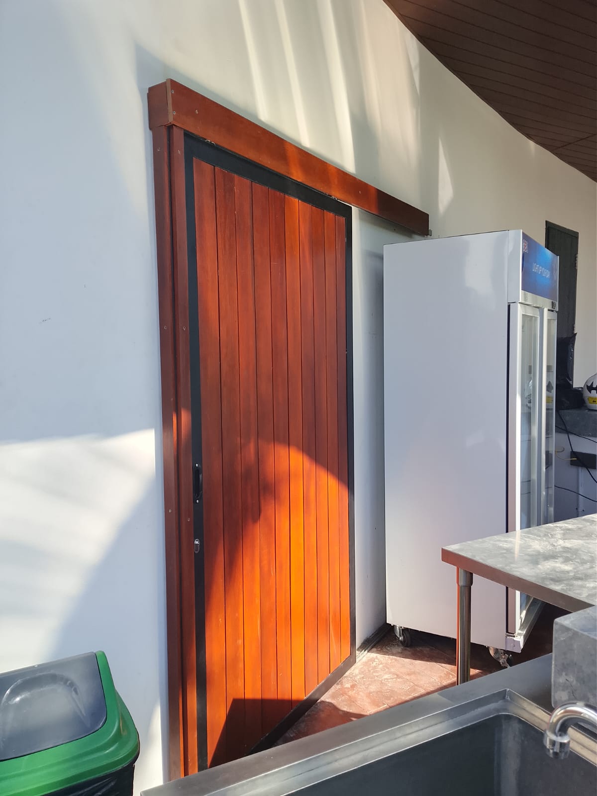 Pintu Besi SledingMaterial terbuat dari :Hollow 4x6x1.4mmHollow 4x4x1.4mmPlat stripKayu bengkiraiAksesories Cat dasar epoxyFinishing cat warna sesuai seleraTelepon / Wa 0811 3999 945Workshop Jln. Cempaka 1 No 7AB Dalung Kuta Utara - Bali