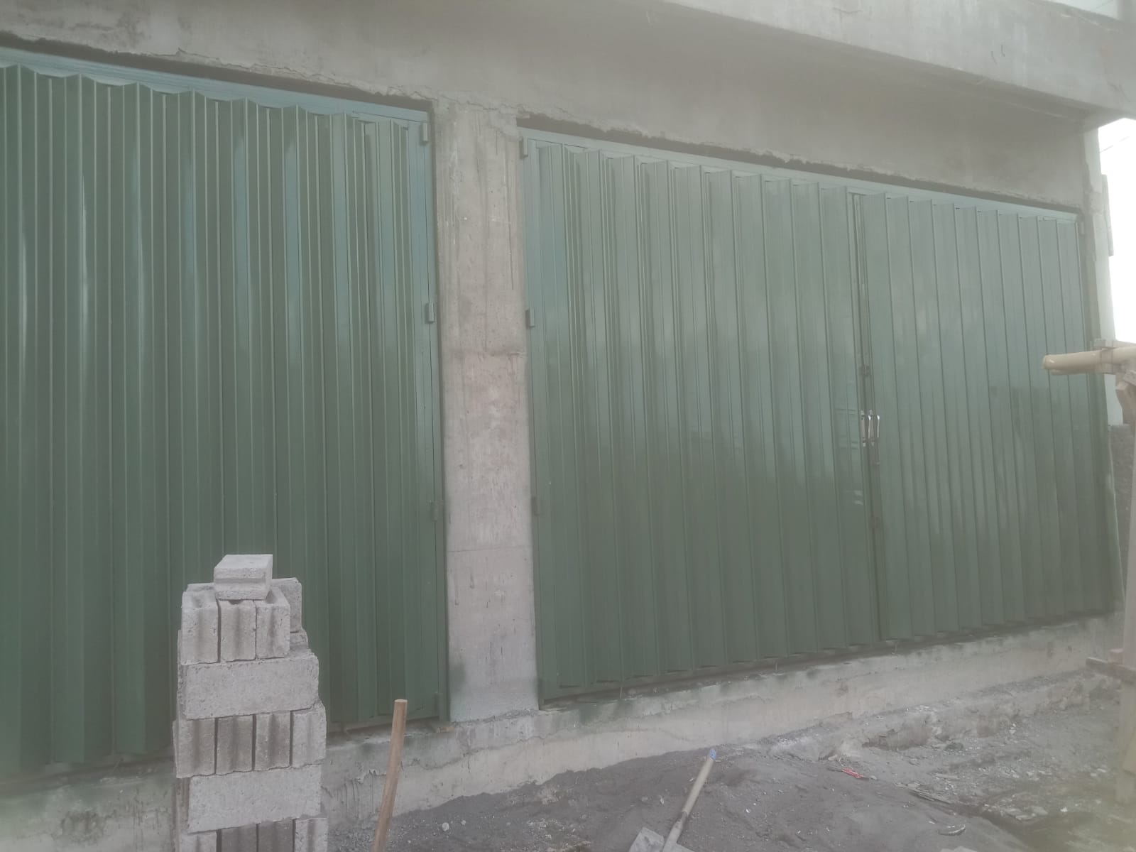 Folding gate standart